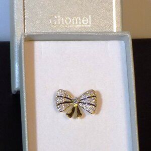New Chomel CZ Cubic Zirconia Gold Plated Dainty Ribbon Bow Brooch